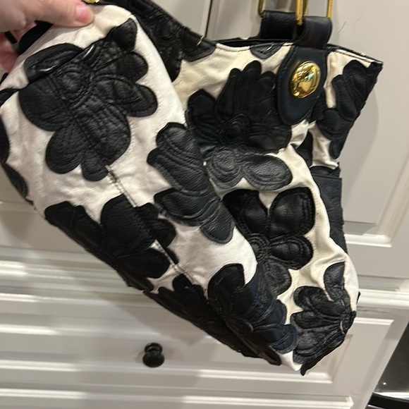 NWOT! VINTAGE Big Buddha White & Black Floral Bag - Picture 10 of 10